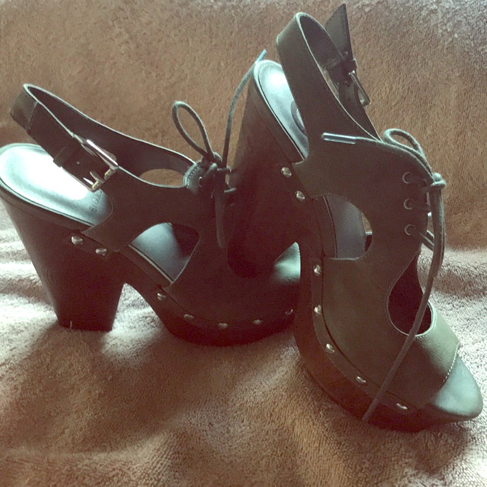 Guess heels